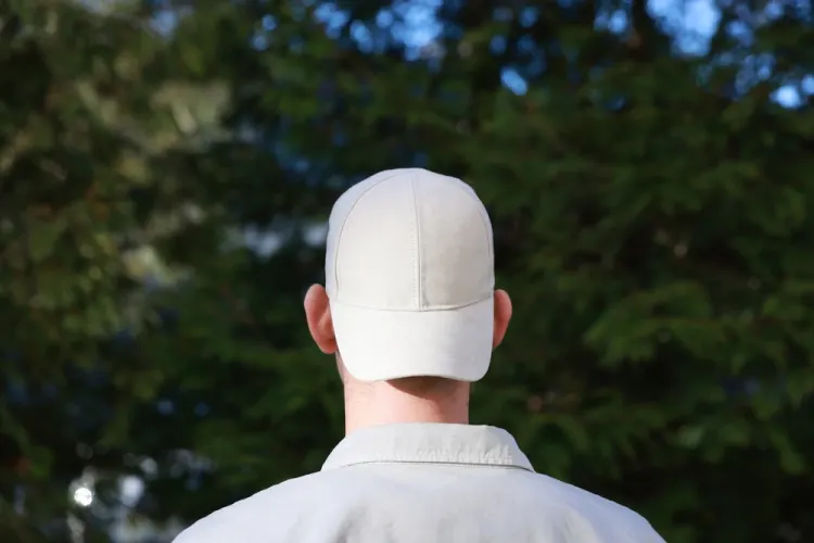 Comment redonner sa forme à une casquette déformée ?