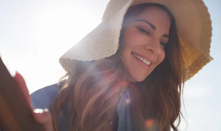 Casquette ou chapeau anti-UV : comment vraiment protéger sa tête et sa nuque ?